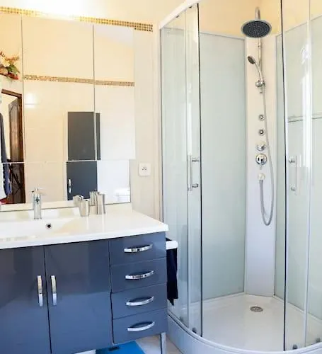 Indépendant Avec Piscine *